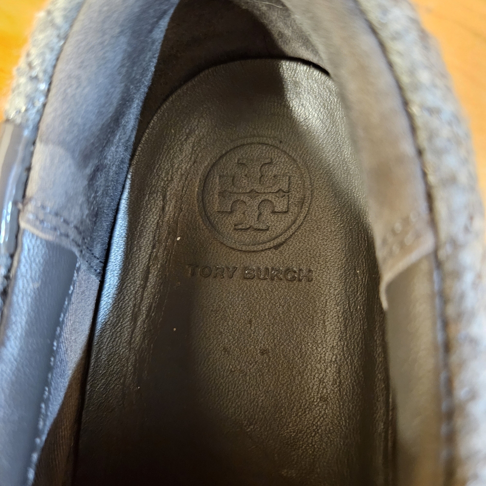Size 7. Tory Burch Dovestone Gray Quilted Felted Women's Sneakers. Clean! Logo - Picture 10 of 11